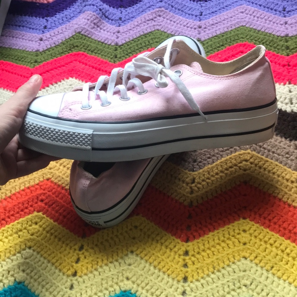 Pink platform lo-lift converse!!! Women’s 9.5